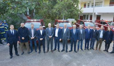 motomag Όμιλος Επιχειρήσεων Σαρακάκη – Παρέδωσε στον Σύνδεσμο Προστασίας και Ανάπτυξης Υμηττού (ΣΠΑΥ), 15 πυροσβεστικά οχήματα pick-up Toyota Hilux