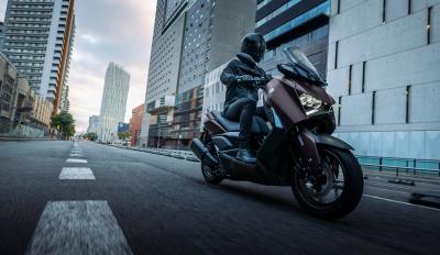 motomag Yamaha XMAX 125 & ΧΜΑΧ 300 – Δώρο 200 ευρώ σε κιτ γνήσιων αξεσουάρ