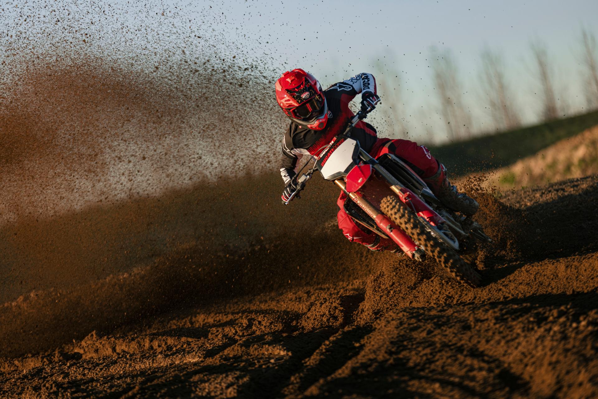 Ducati Desmo450 MX Factory: Κάτι παραπάνω σε επιδόσεις, κάτι παρακάτω ...