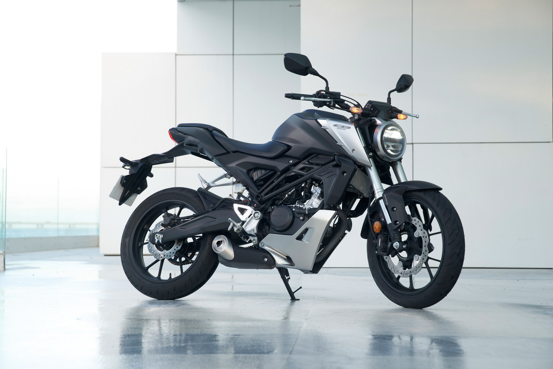 cb 125 r 2018