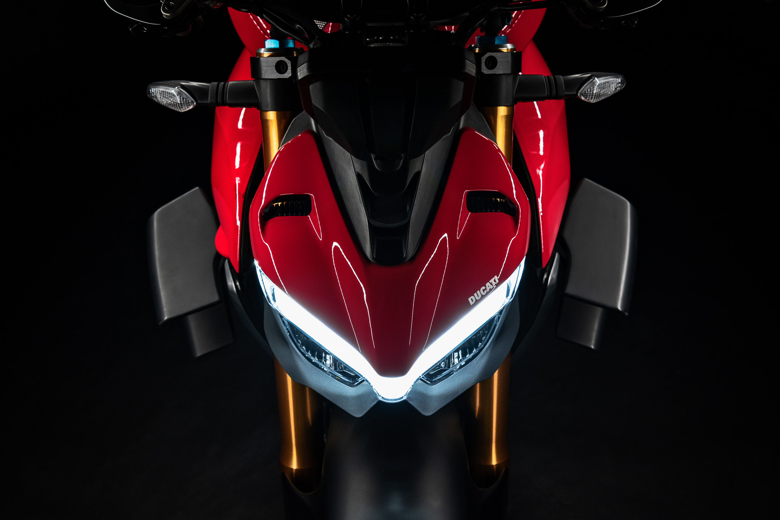 V 4л. Ducati Streetfighter v4s. Ducati Streetfighter v4 фара. Ducati 2020. Ducati v4 Street Fighter.