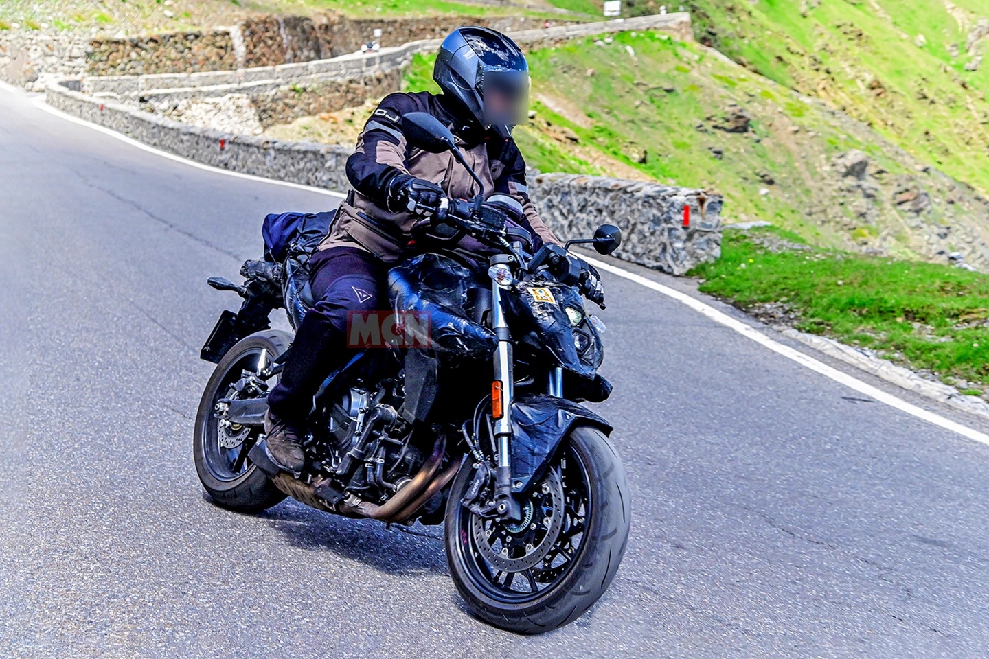 Suzuki SV650 2023 MOTOMAG
