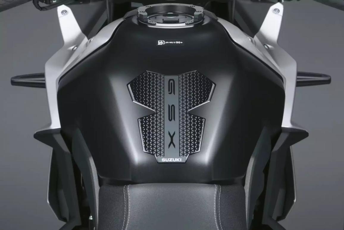 Suzuki GSX-8R Daidai-Iro Edition