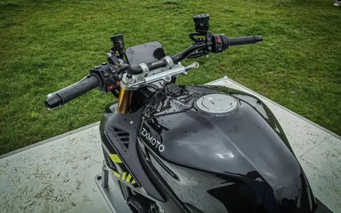 ZXMOTO 820R
