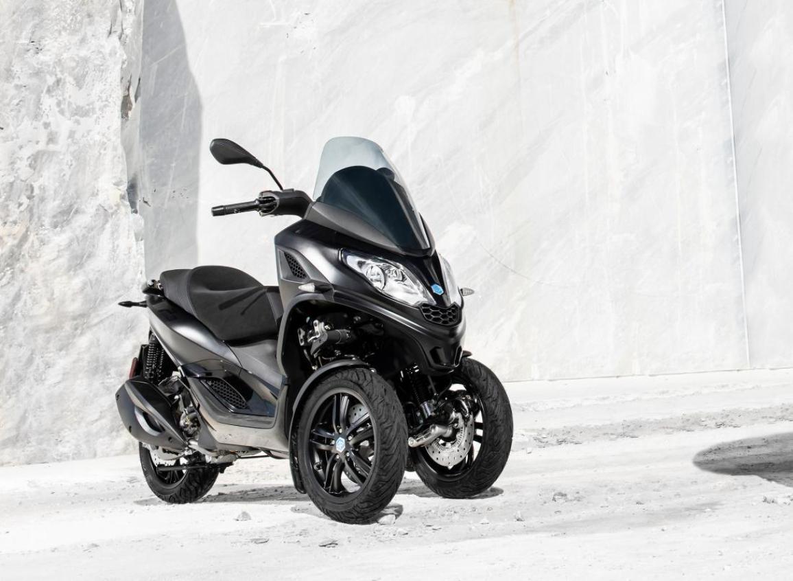 Piaggio MP3 300 και Beverly Deep Black