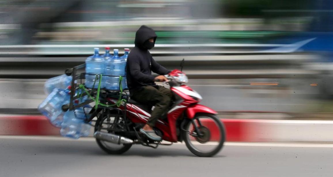 Hanoi to bam fossil fuel motos