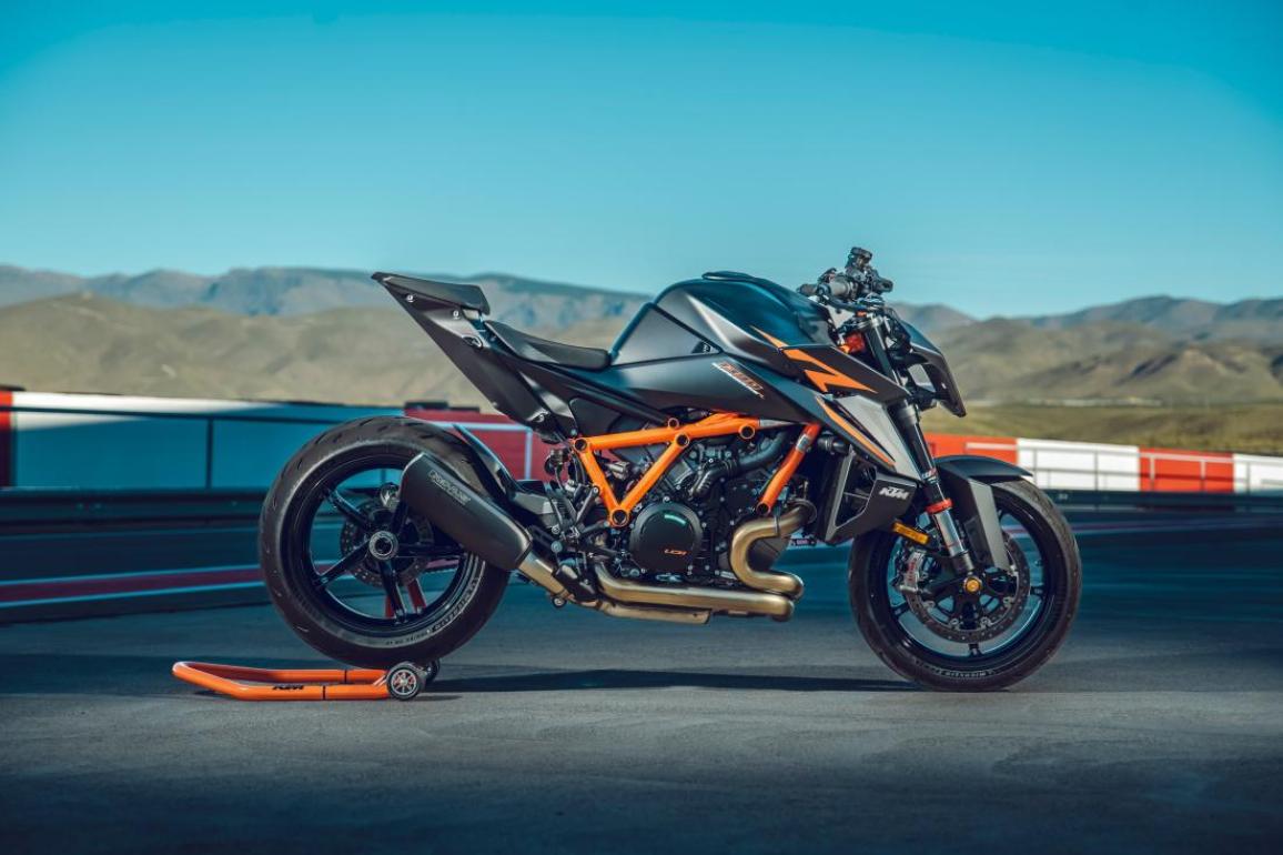 KTM 1390 Super Duke R / EVO 2024: Οδηγούμε το “The Beast” στην Αλμερία!
