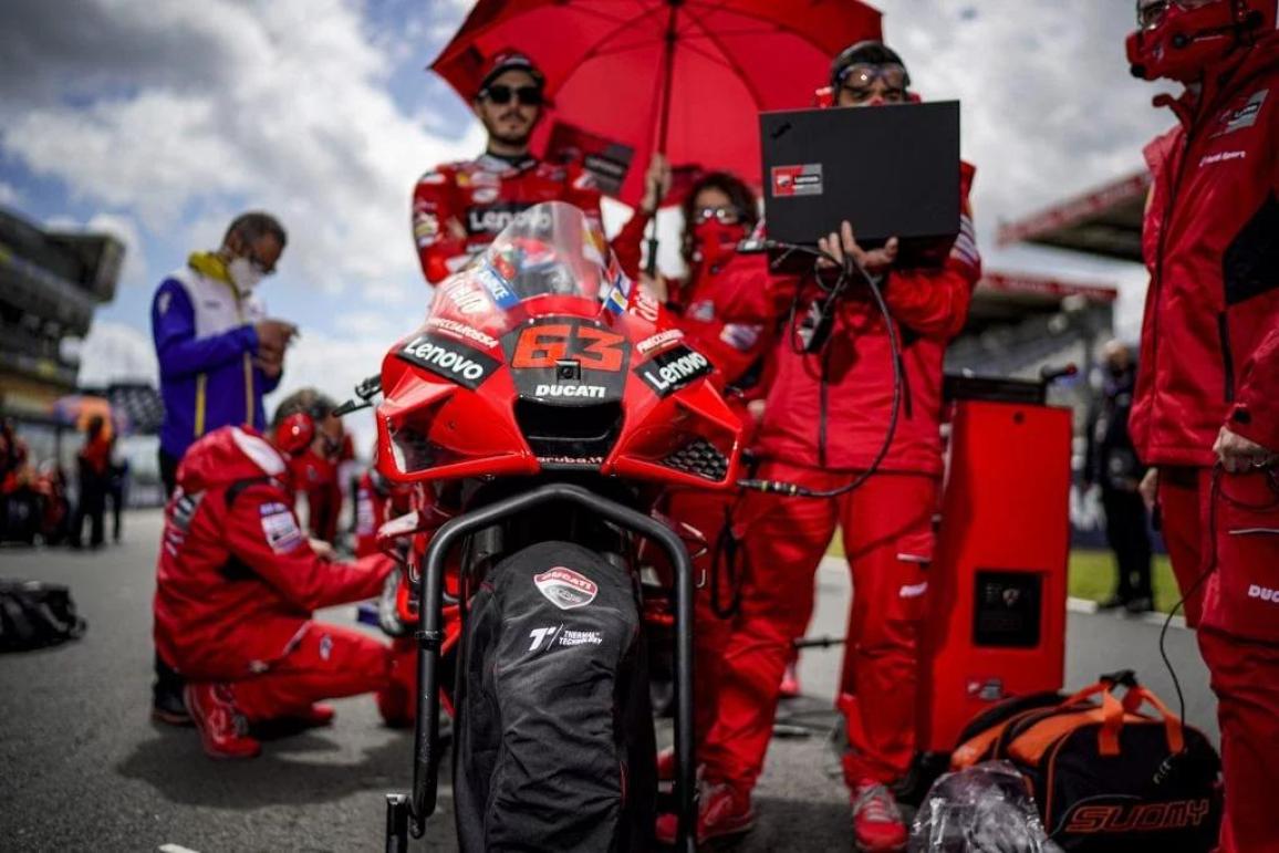 https://www.motomag.gr/news/race-news/rompot-poy-dinei-pleonektima-stin-ducati-video