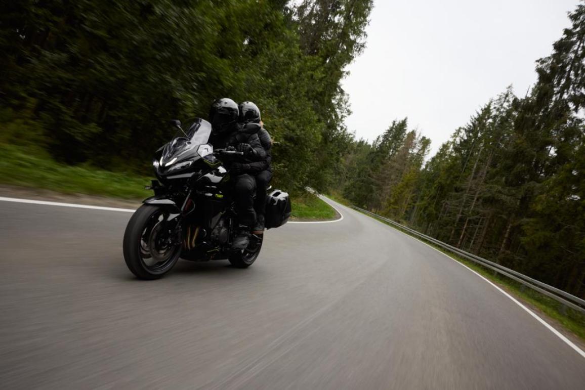 Νέο Triumph Tiger Sport 800: Ολοκαίνουριος κινητήρας! Απέναντι σε Tracer – Στα χνάρια του 1050 «Αν ρίχναμε μία δεκαετία εξέλιξης στο 1050 θα είχαμε καταλήξει σε κάτι σαν το 800» Η Triumph κάνει την έκπληξη και μας φέρνει μία μοτοσυκλέτα που δεν περιμέναμ