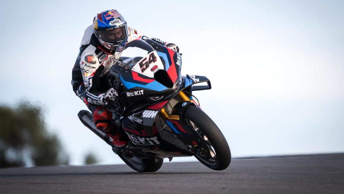 WSBK - Πρώτη επαφή του Toprak Razgatlioglu με την BMW M 1000 RR - Στον πρώτο γύρο, απλά χαμογελούσα... απίστευτη δύναμη!