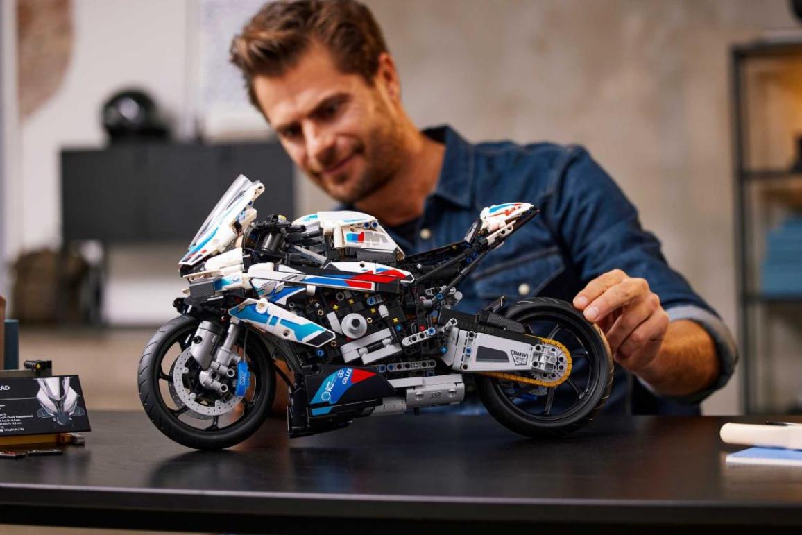 BMW M 1000 RR LEGO