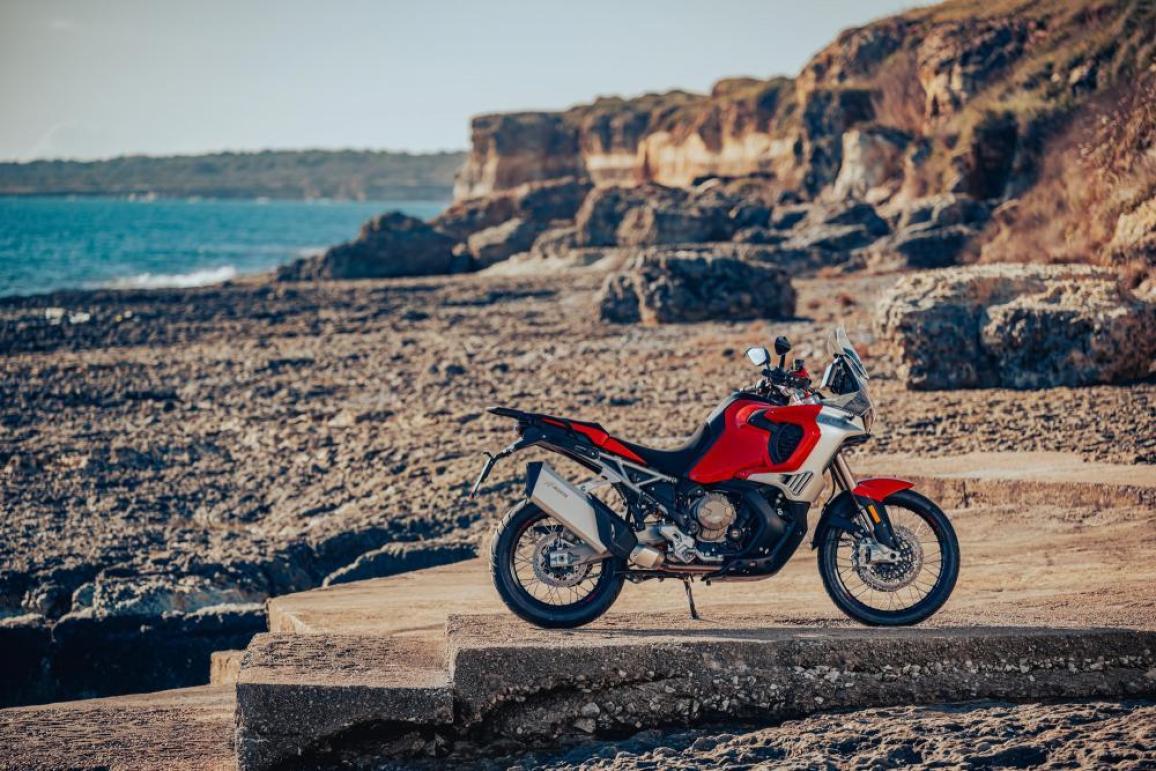 Αποκάλυψη MV Agusta Enduro Veloce 2024: Παρουσιάστηκε η νέα Ιταλική Adventure!