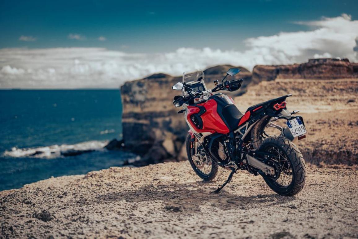 Αποκάλυψη MV Agusta Enduro Veloce 2024: Παρουσιάστηκε η νέα Ιταλική Adventure!