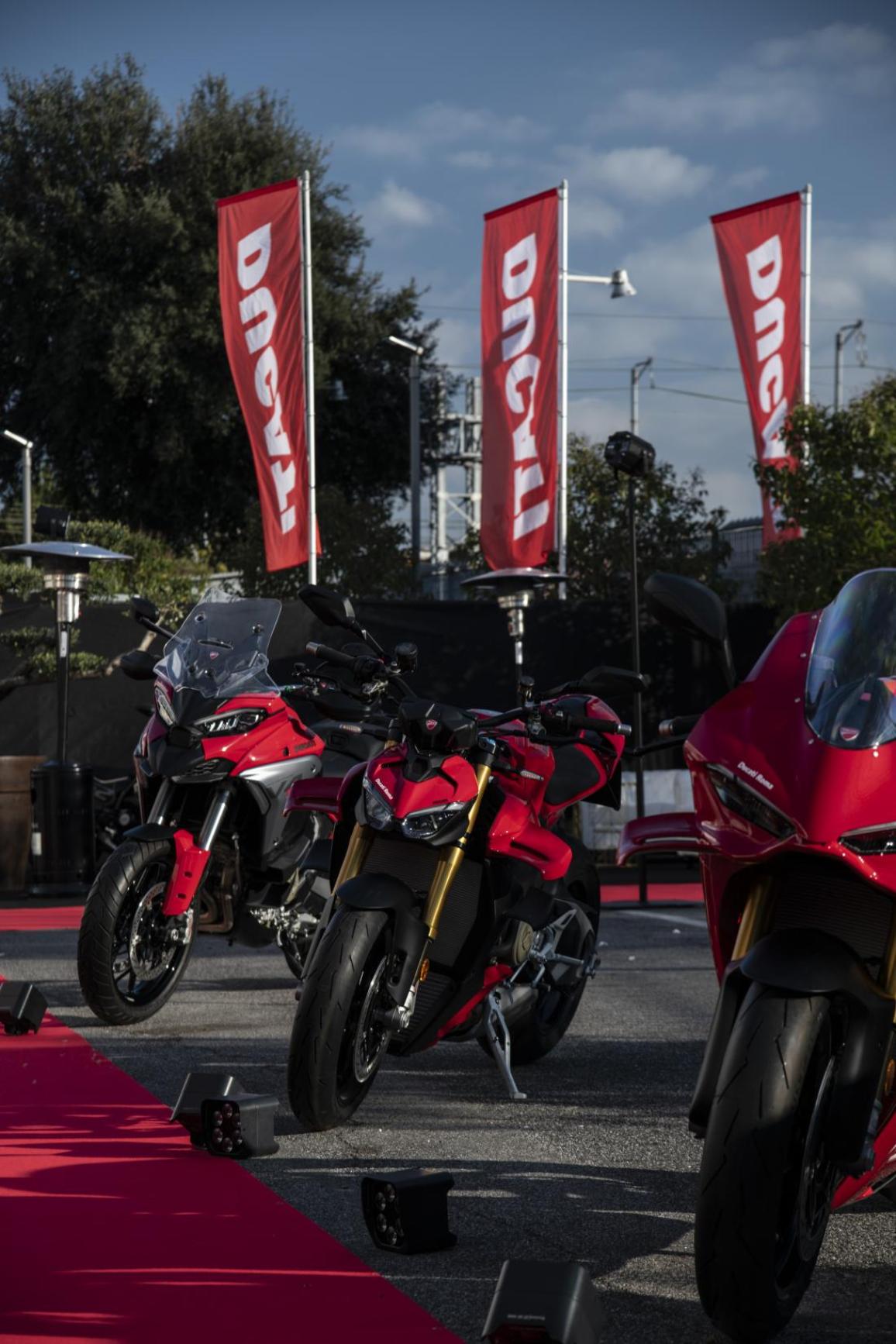 New Ducati DesertX V2