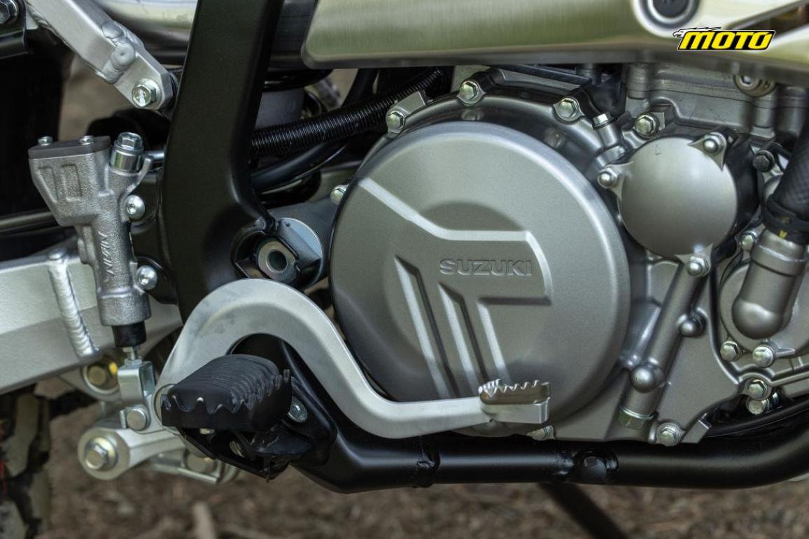 Suzuki DR-Z4S 2025: Αναλυτική παρουσίαση και τεχνική ανάλυση αλλαγών [FULL-VIDEO]