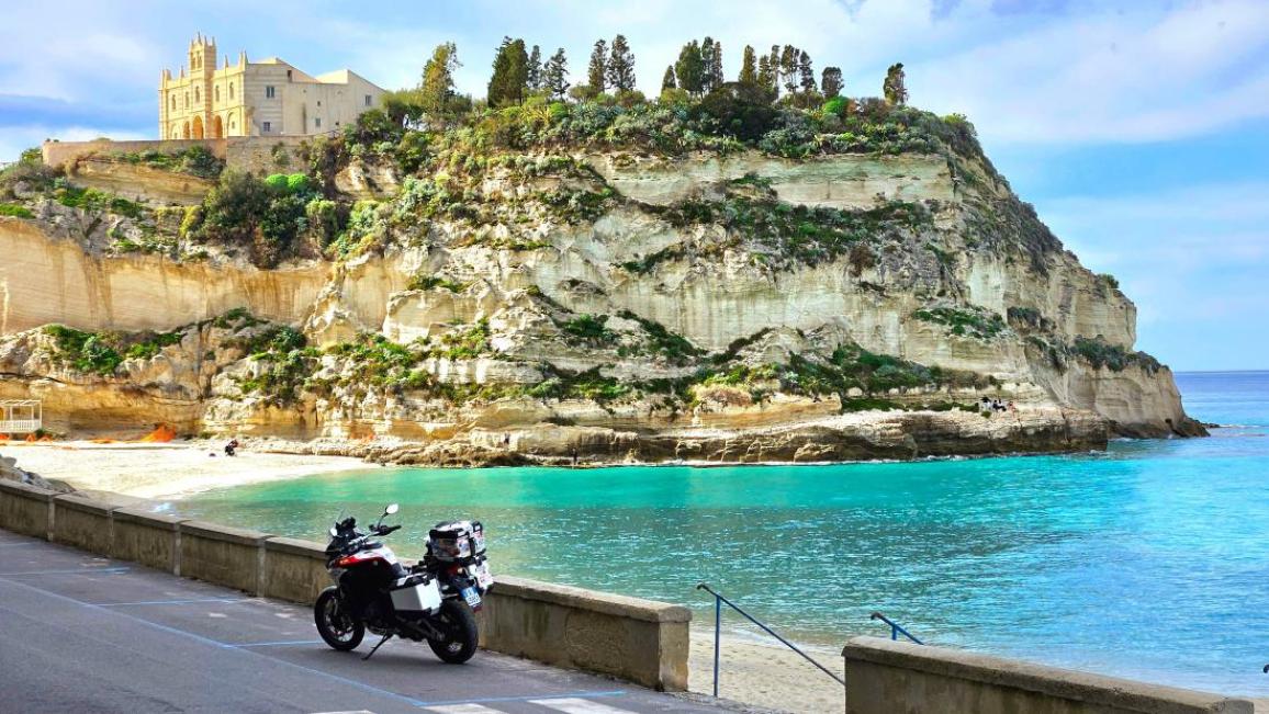Multistrada V4 60k tour