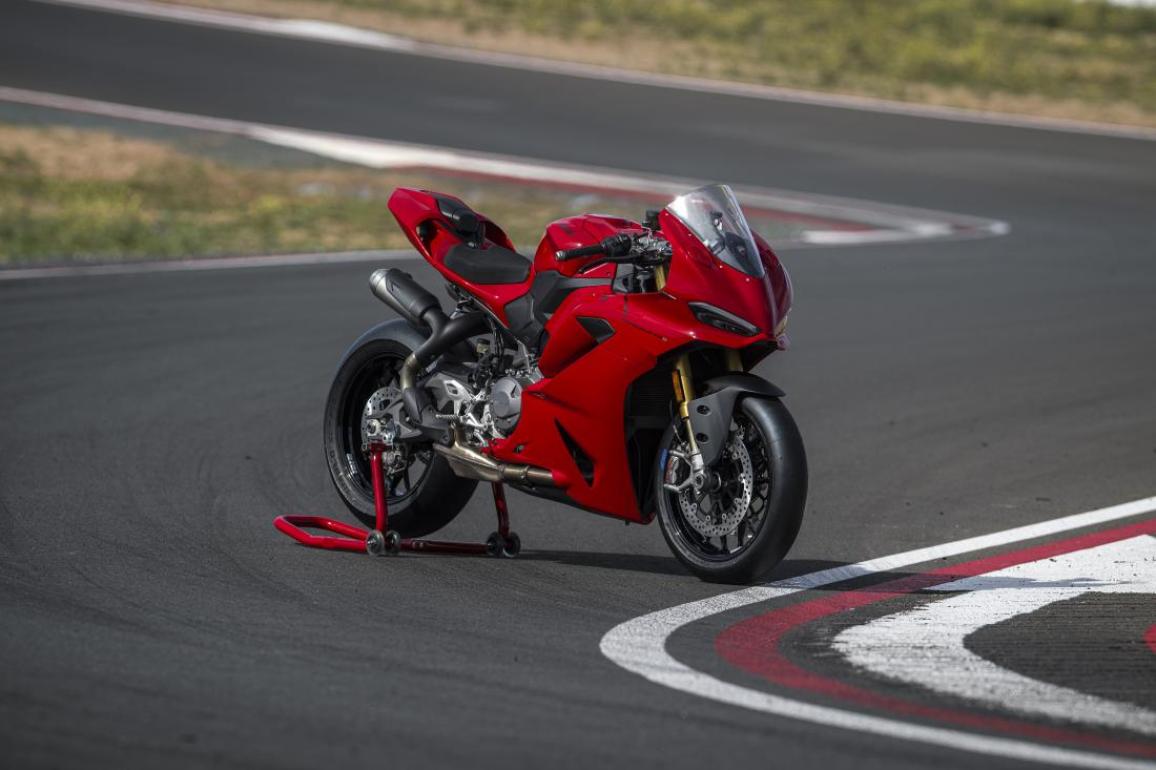 Ducati Panigale V2S οδηγούμε πρώτα και μετά μιλάμε