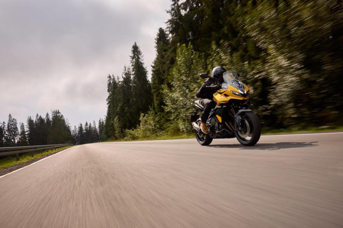 Νέο Triumph Tiger Sport 800: Ολοκαίνουριος κινητήρας! Απέναντι σε Tracer – Στα χνάρια του 1050 «Αν ρίχναμε μία δεκαετία εξέλιξης στο 1050 θα είχαμε καταλήξει σε κάτι σαν το 800» Η Triumph κάνει την έκπληξη και μας φέρνει μία μοτοσυκλέτα που δεν περιμέναμ