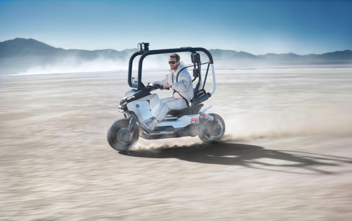 Η BMW ξανά βγάζει το σκούτερ που οδηγείται χωρίς κράνος – Έρχεται το Vision CE