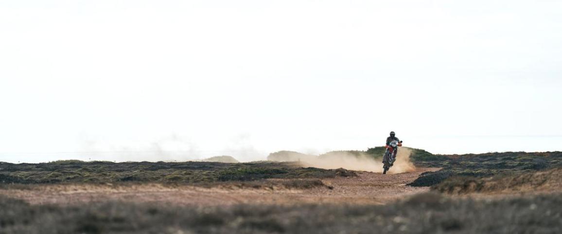 KTM 790 Adventure και Adventure R 2025: Δημιουργούν εσωτερικό ανταγωνισμό!