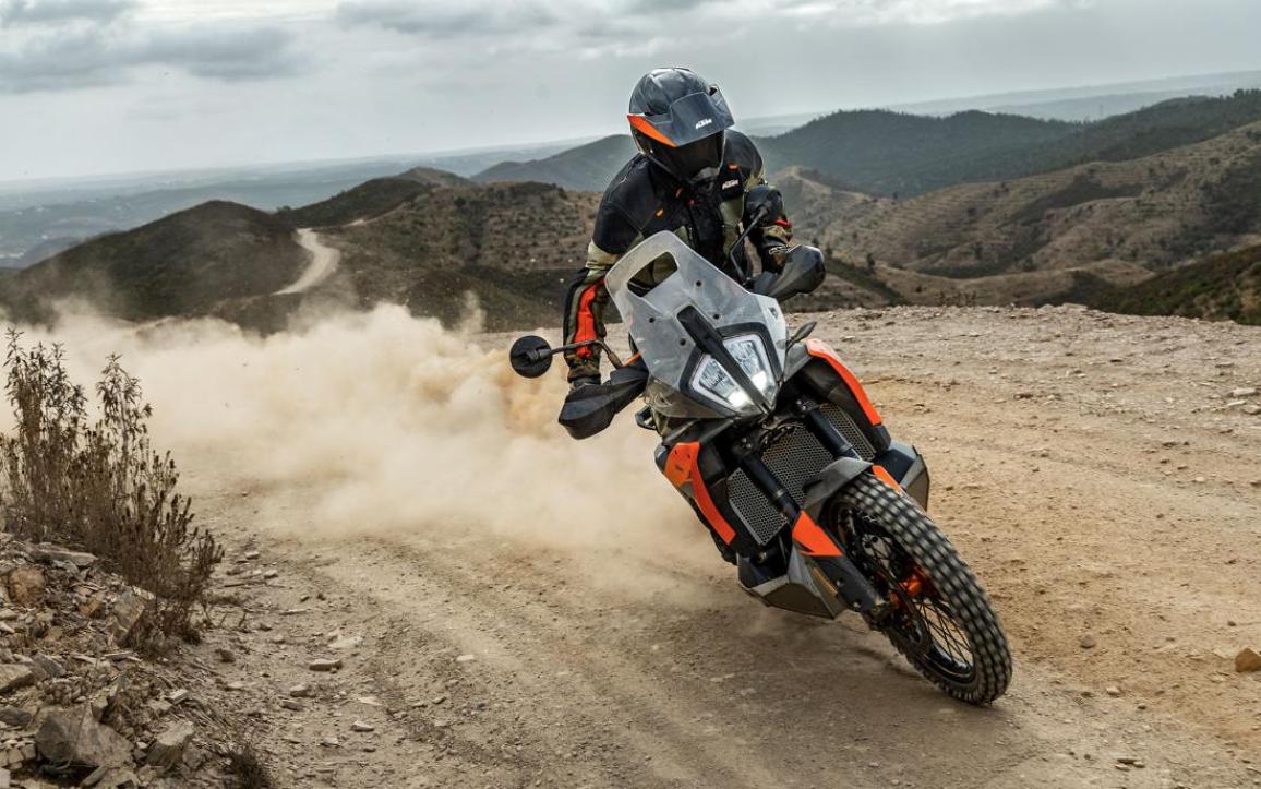 KTM 790 Adventure και Adventure R 2025: Δημιουργούν εσωτερικό ανταγωνισμό!