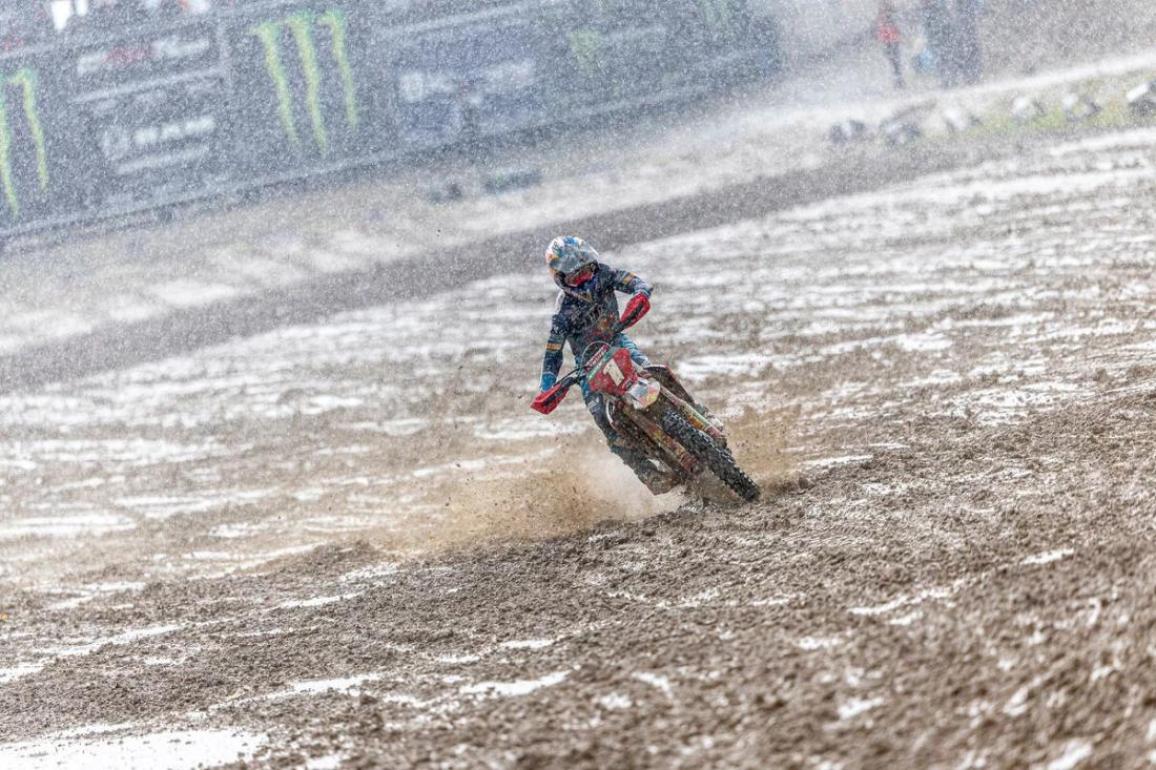 MXGP, 7ος γύρος, Γαλλία – Ο Gajser με Honda κερδίζει σε μία πίστα που θύμιζε βούρκο από λάσπη