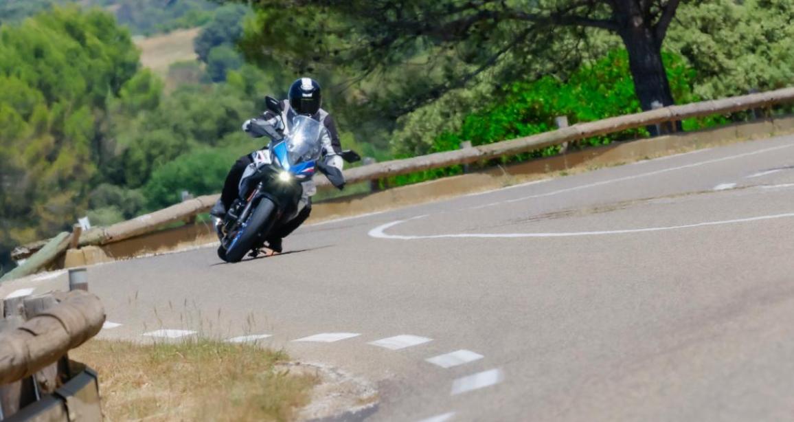 Suzuki SV7-GX - Αποστολή Γαλλία MOTO Magazine