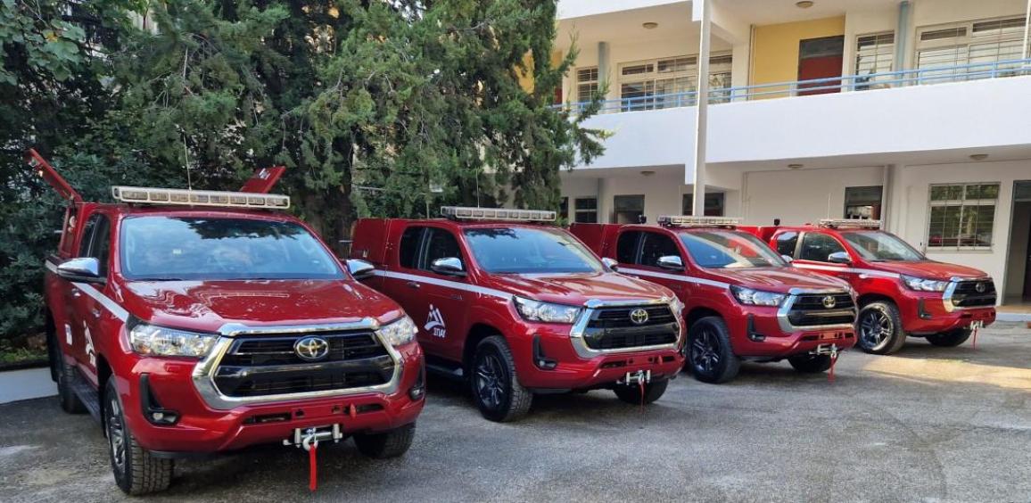 Όμιλος Επιχειρήσεων Σαρακάκη – Παρέδωσε στον Σύνδεσμο Προστασίας και Ανάπτυξης Υμηττού (ΣΠΑΥ), 15 πυροσβεστικά οχήματα pick-up Toyota Hilux