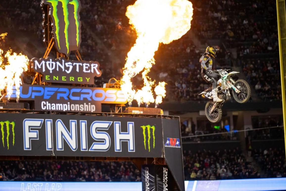 Supercross 2024 – O Jett Lawrence στον εναρκτήριο αγώνα της χρονιάς στο Anaheim 1 γράφει ιστορία καθώς κερδίζει τον πρώτο του αγώνα στην μεγάλη κατηγορία [VIDEO]