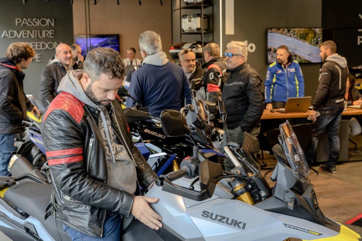 Η Suzuki παρουσίασε το V-Strom 800 στα V-Strom clubs