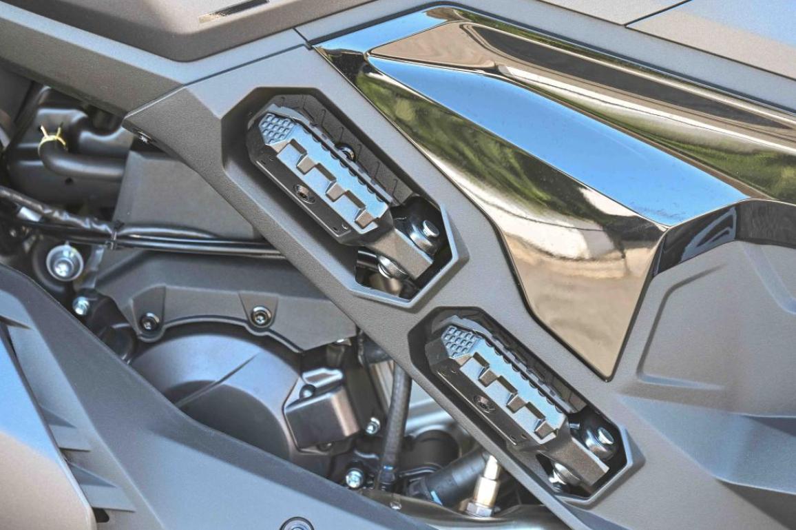 Παρουσίαση Voge SR450X: Οδηγούμε στο καρτόδρομο τον δικύλινδρο ανταγωνιστή του Zontes G368