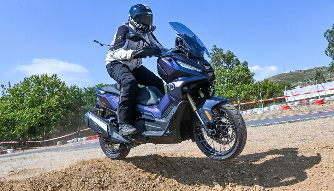 Παρουσίαση Voge SR450X: Οδηγούμε στο καρτόδρομο τον δικύλινδρο ανταγωνιστή του Zontes G368