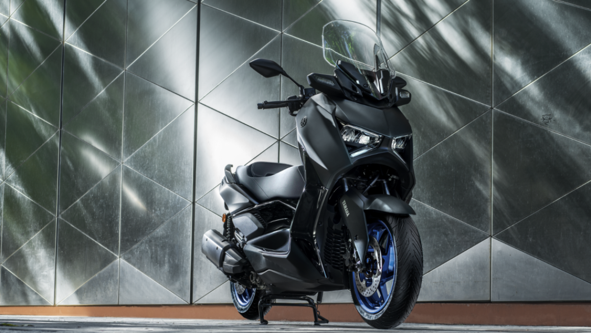 Yamaha XMAX 300 & XMAX 300 Tech MAX – Δύο εκδόσεις, ίδιος MAX χαρακτήρας