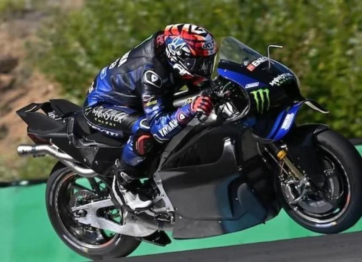 Οι πρώτες φωτογραφίες της V4 εποχής της Yamaha!