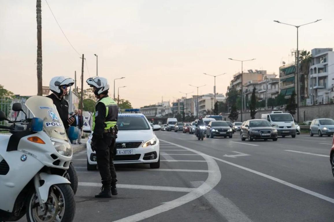 Γερανοφόρα οχήματα και μοτοσυκλέτες στον Κηφισό