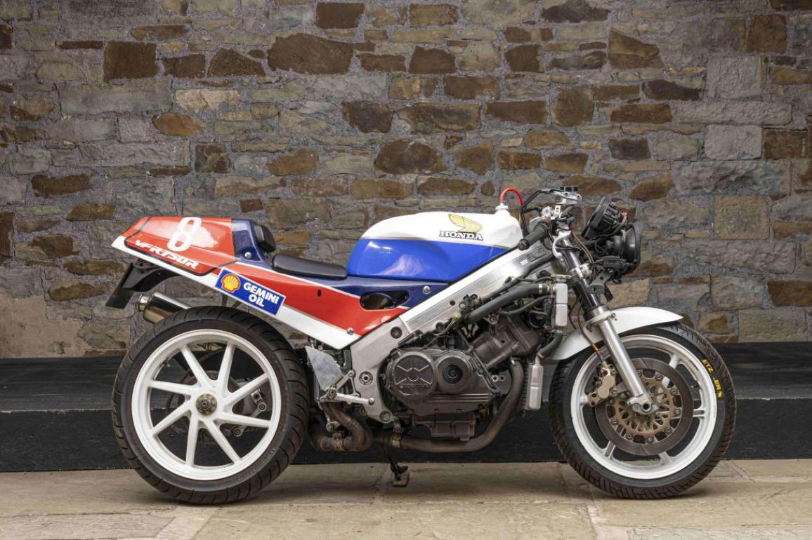 Honda VFR750R RC30 Carl Fogarty δημοπρασία 2025