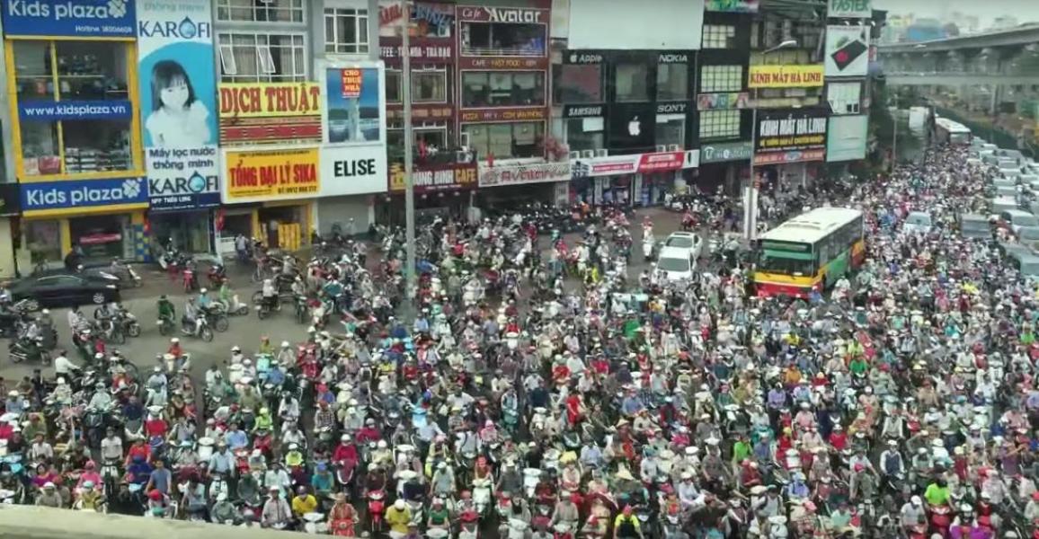 Hanoi to bam fossil fuel motos