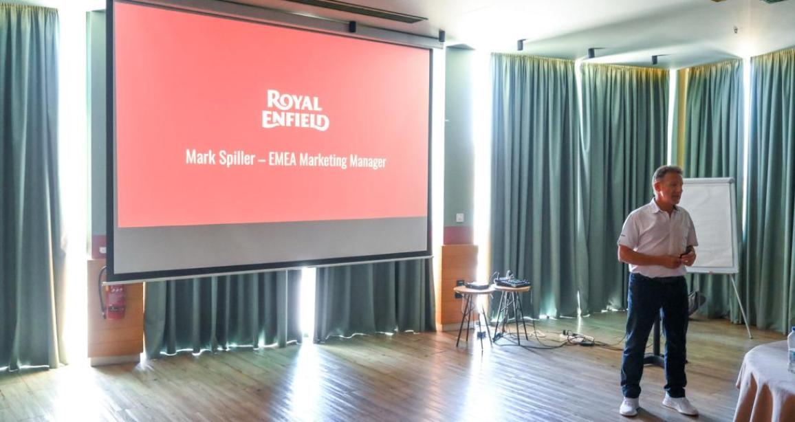 Royal Enfield 2025 ρουχισμός βραυρώνα