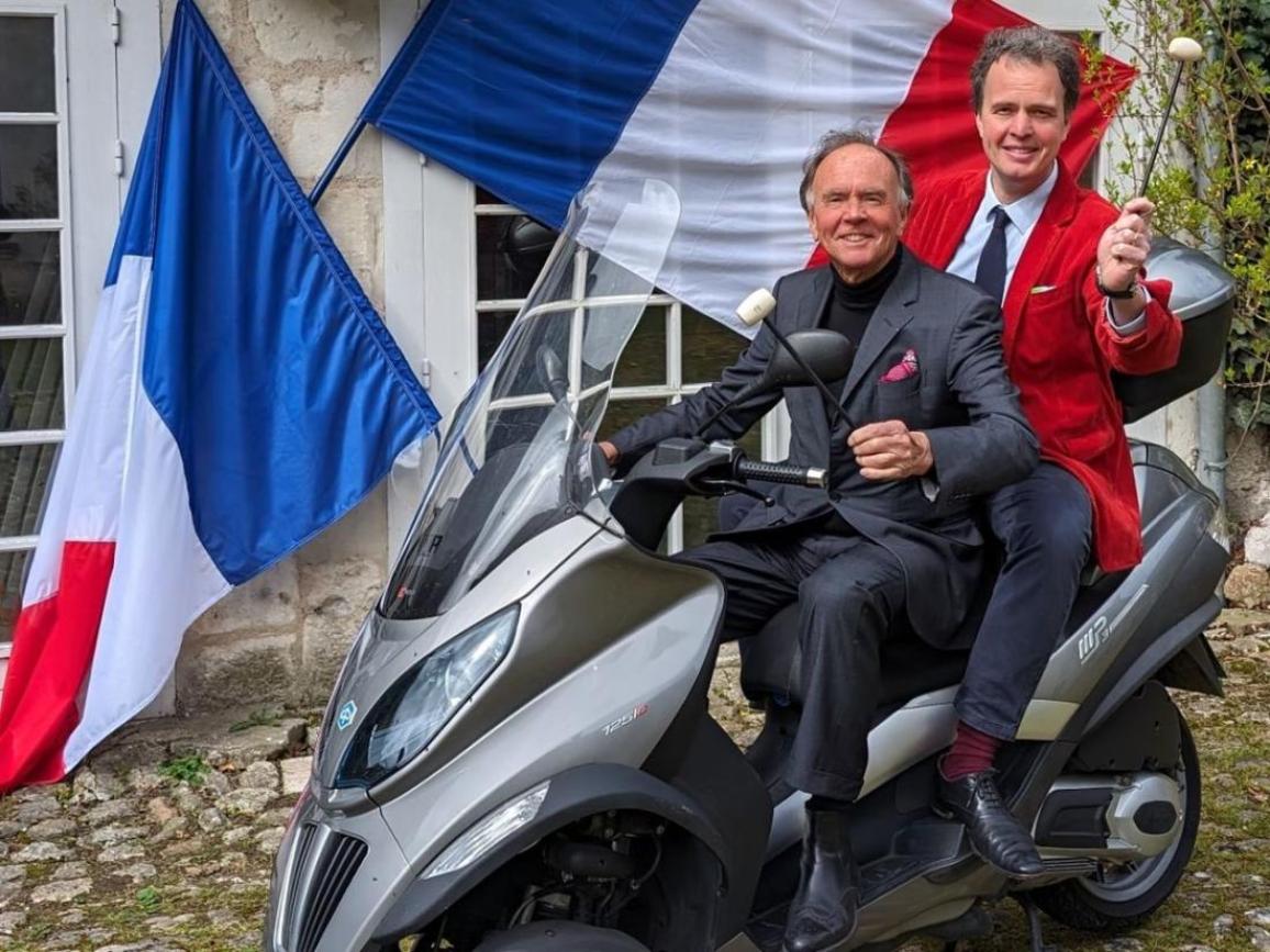 Γαλλία – Πωλήθηκε για 20.500€ το σκανδαλώδες σκούτερ του Ολάντ!