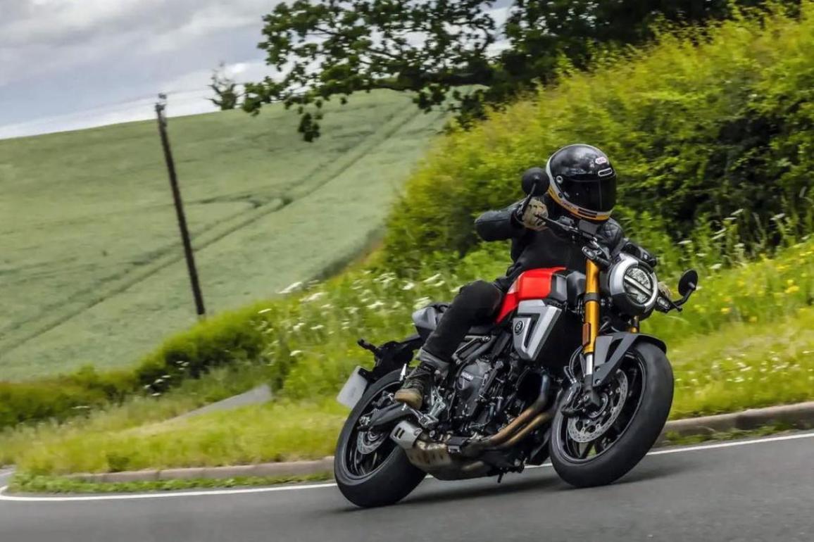 Suzuki GSX-8T