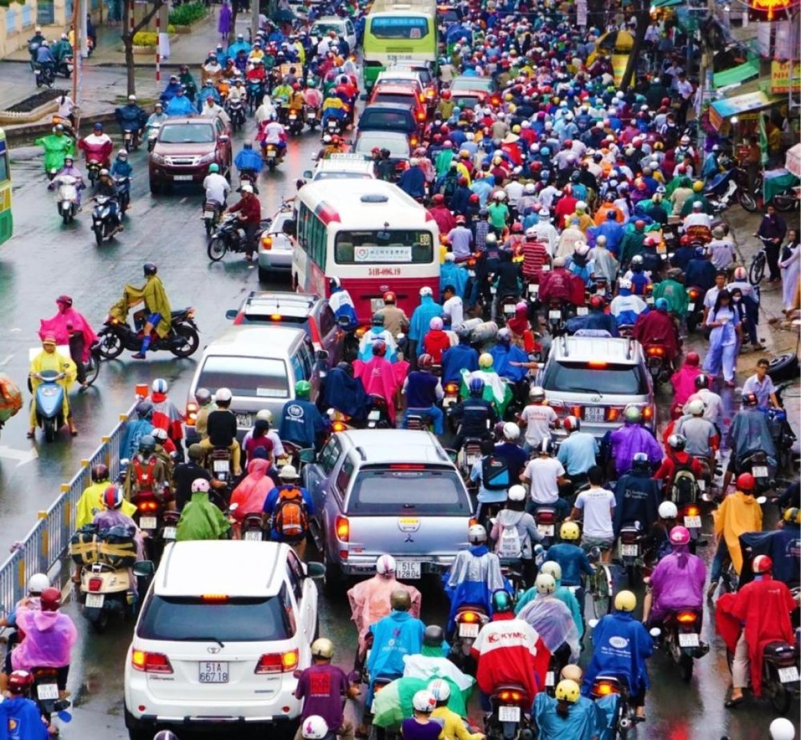 Hanoi to bam fossil fuel motos