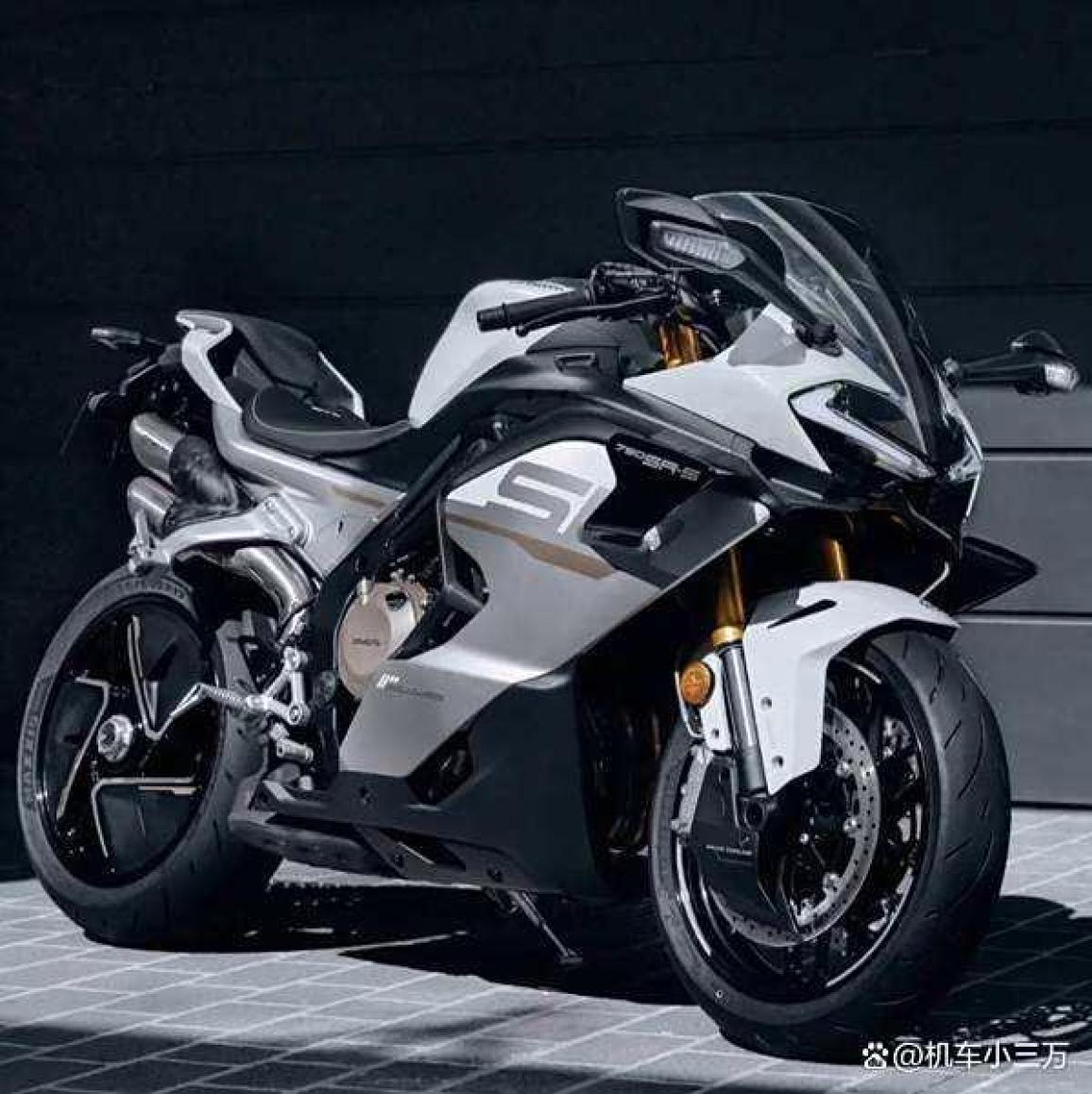 CFMOTO 750SR-S