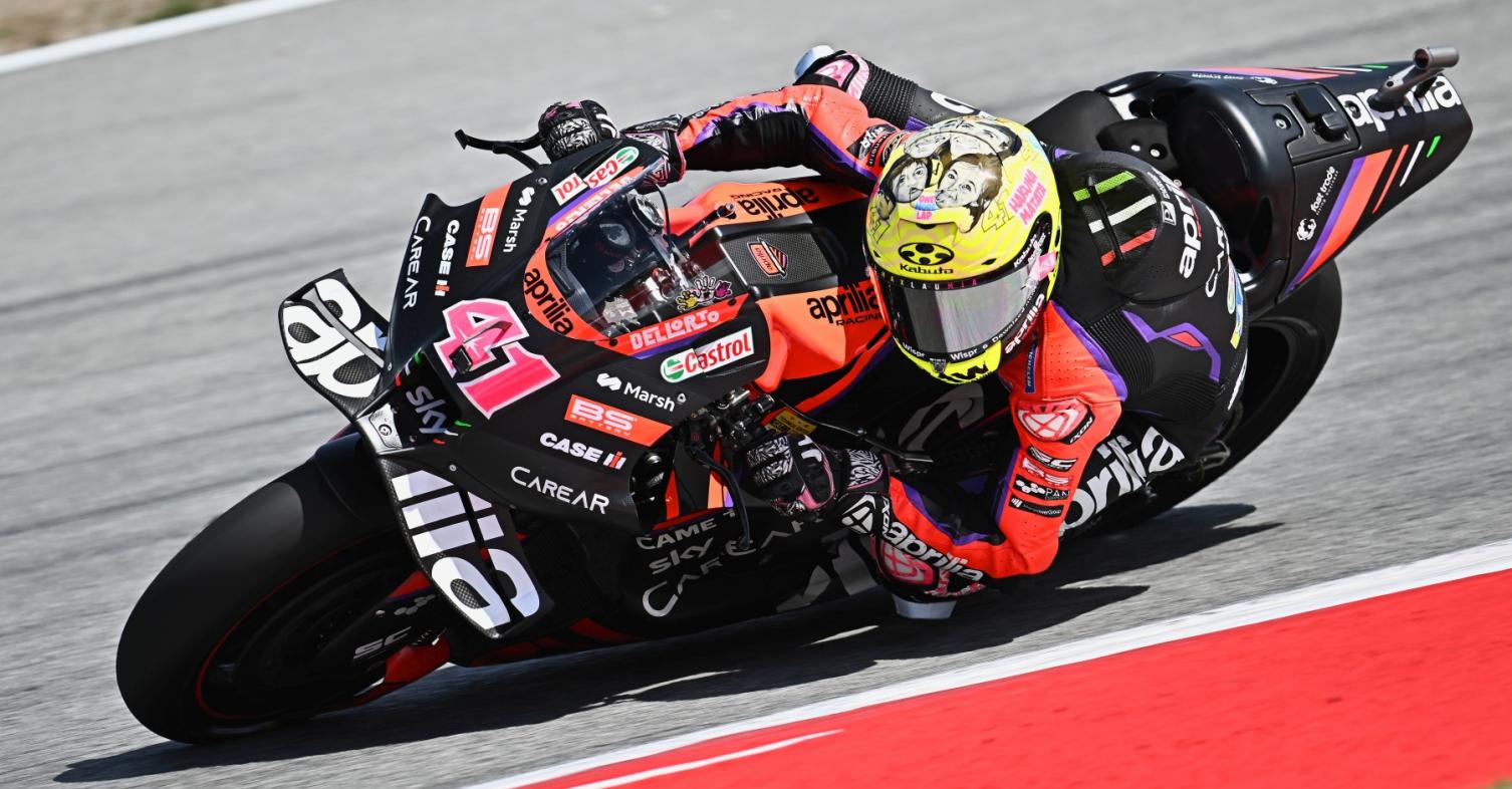 O Aleix Espargaro κερδίζει τον αγώνα Sprint στην Catalunya