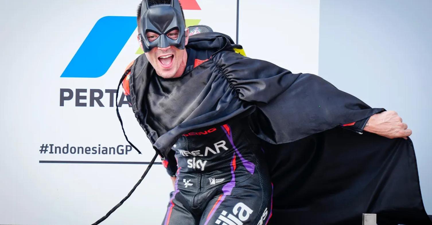 motomag MotoGP – Η ιστορία πίσω από την εμφάνιση του Vinales ως Batman στο βάθρο στην Ινδονησία [Video]
