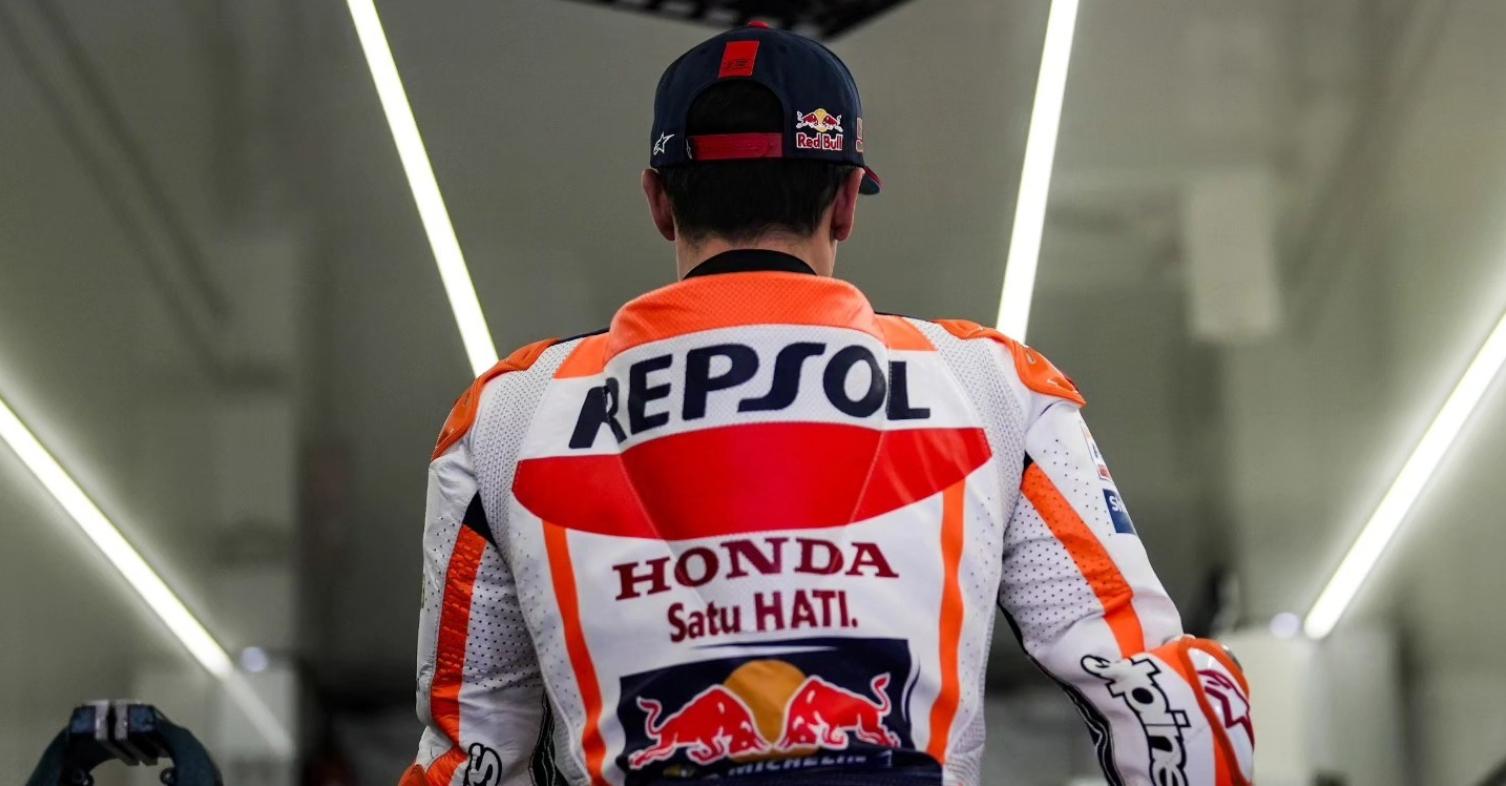 motomag Τέλος η Red Bull από την ομάδα της Repsol Honda, αποσύρθηκε το λογότυπο της Αυστριακής εταιρείας από το αγωνιστικό site της Honda