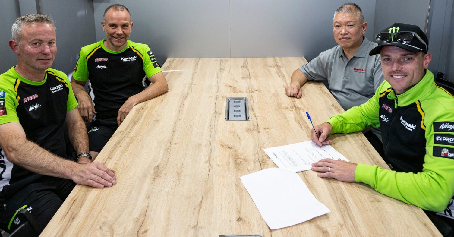 Alex Lowes signs with Kawasaki