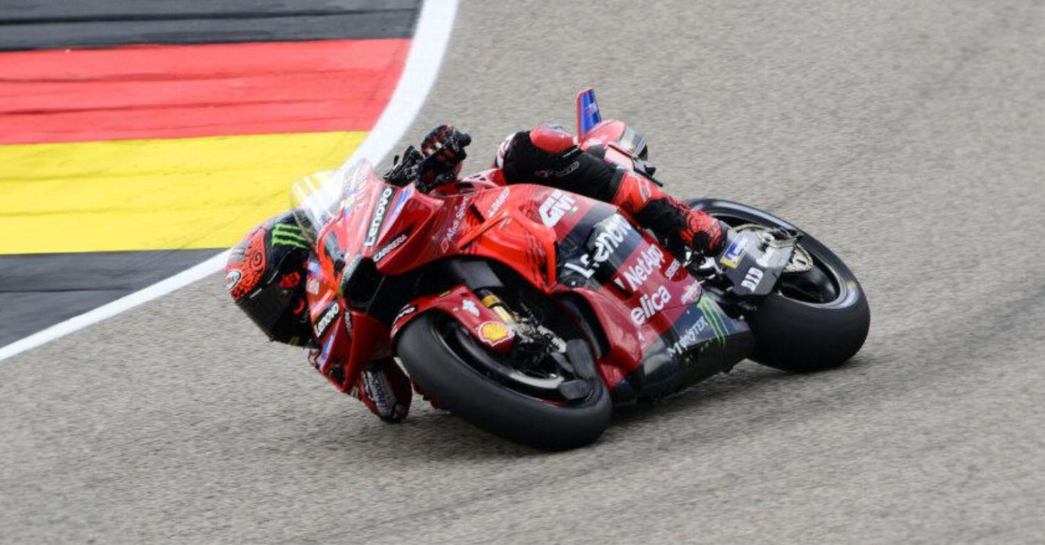 MotoGP Sachsenring: Νίκη Bagnaia με ανατροπή και δύο Marquez στο βάθρο!