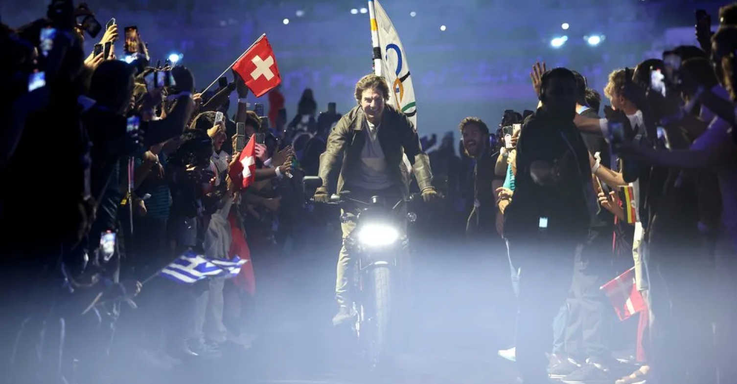 motomag O Tom Cruise στην τελετή λήξης των Ολυμπιακών Αγώνων οδηγεί την LiveWire S2 Del Mar χωρίς κράνος [VIDEO]