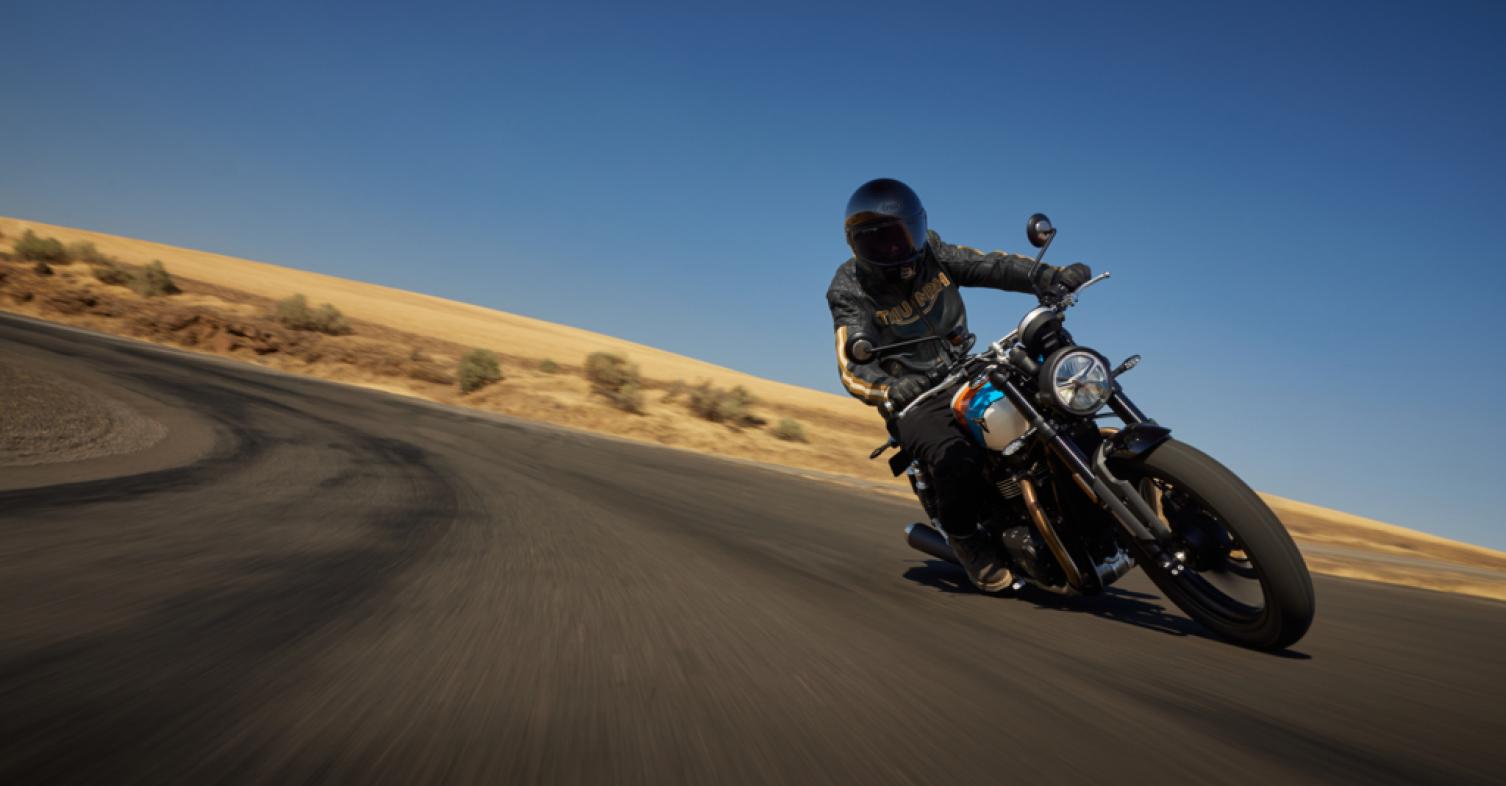 Triumph Speed Twin 900 2025: Αποκάλυψη όλων των αλλαγών που φτάνουν έως και το πλαίσιο
