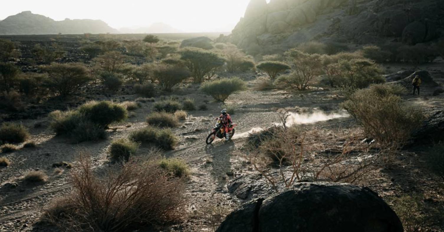 Dakar 2025 4o σκέλος: Νίκη Sanders και άνοιγμα ψαλίδας για KTM! Συνεχίζει ακάθεκτα μέχρι στιγμής στο Μαραθώνιο ο Βασίλης Μπούδρος!